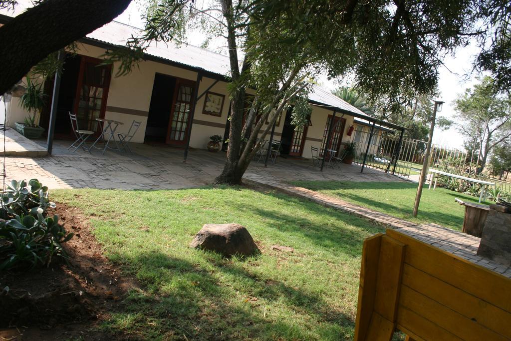 Hotel Akwela Guest Farm Bloemfontein Esterno foto